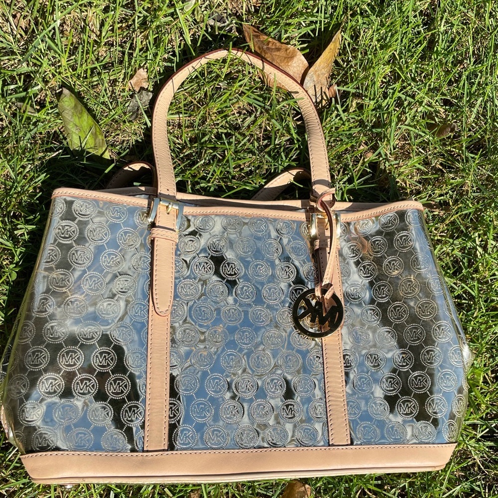 FREE SHIPPING! Michal Kors Gold Metallic Tote